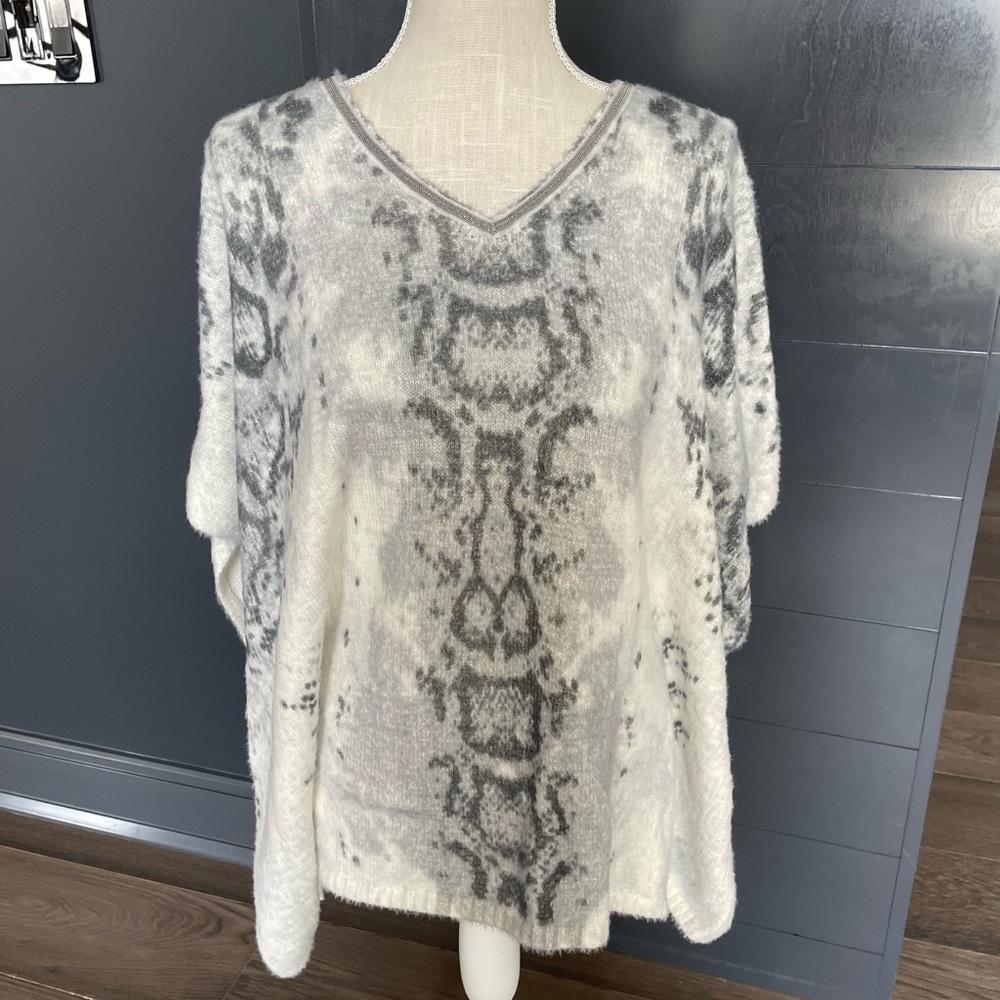 Chico’s Snake print Poncho NWOT szS/M wrap